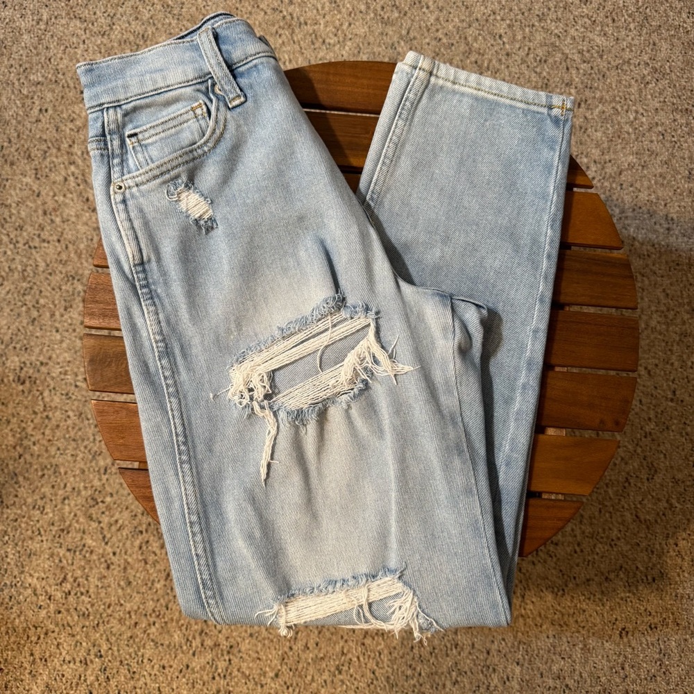 Arizona Light Blue Distressed Women Juniors Jeans/ size:3/ Curvy mom jean